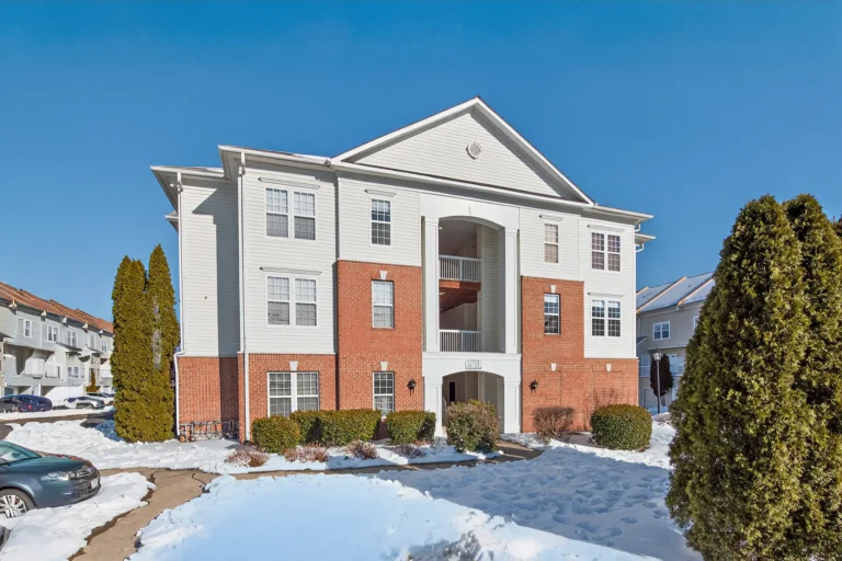 Building exterior — 22725 Thimbleberry Square #304, Brambleton, VA