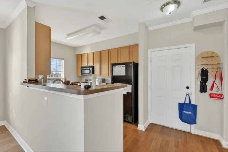 Kitchen — 22725 Thimbleberry Square #304, Brambleton, VA