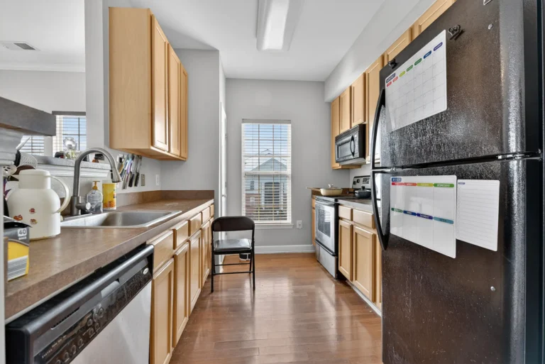 Kitchen — 22725 Thimbleberry Square #304, Brambleton, VA
