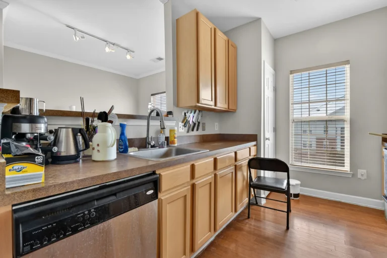 Kitchen — 22725 Thimbleberry Square #304, Brambleton, VA