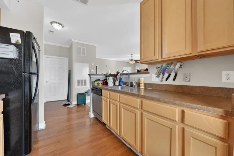 Kitchen — 22725 Thimbleberry Square #304, Brambleton, VA