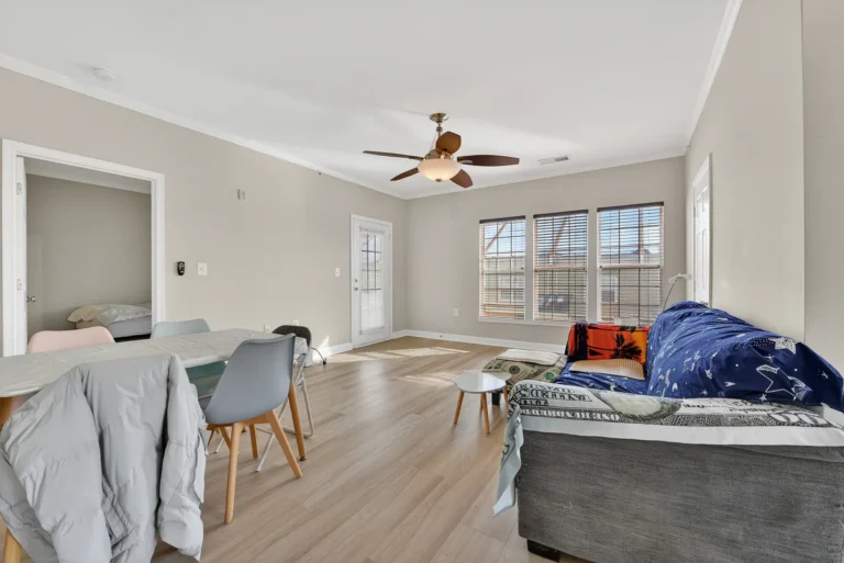 Dining and living area — 22725 Thimbleberry Square #304, Brambleton, VA