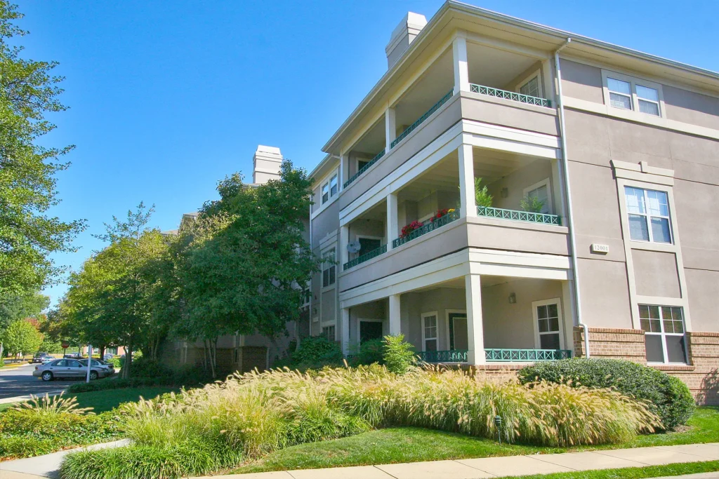Oak Park Condominium Reston Town Center balconies
