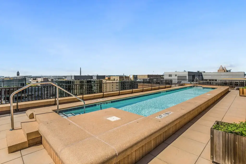 Ten Ten Mass - Rooftop pool