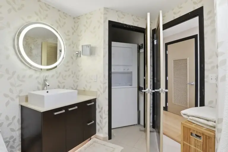 Primary bathroom — 1010 Massachusetts Ave NW #804, Washington, DC