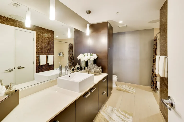 Primary bathroom — 1010 Massachusetts Ave NW #1007, Washington, DC