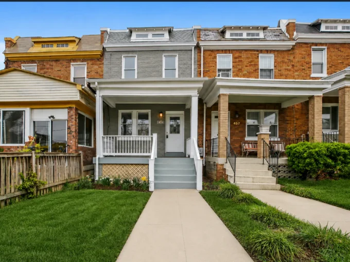 459 Delafield Pl NW
