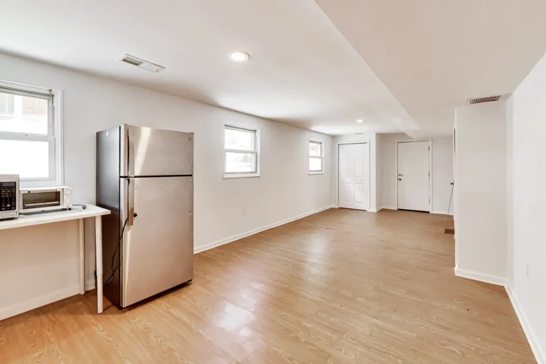 Family room — 530 Ingraham St NE, Washington, DC
