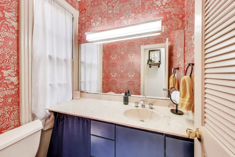 Full bathroom — 1236 D St SE, Washington, DC