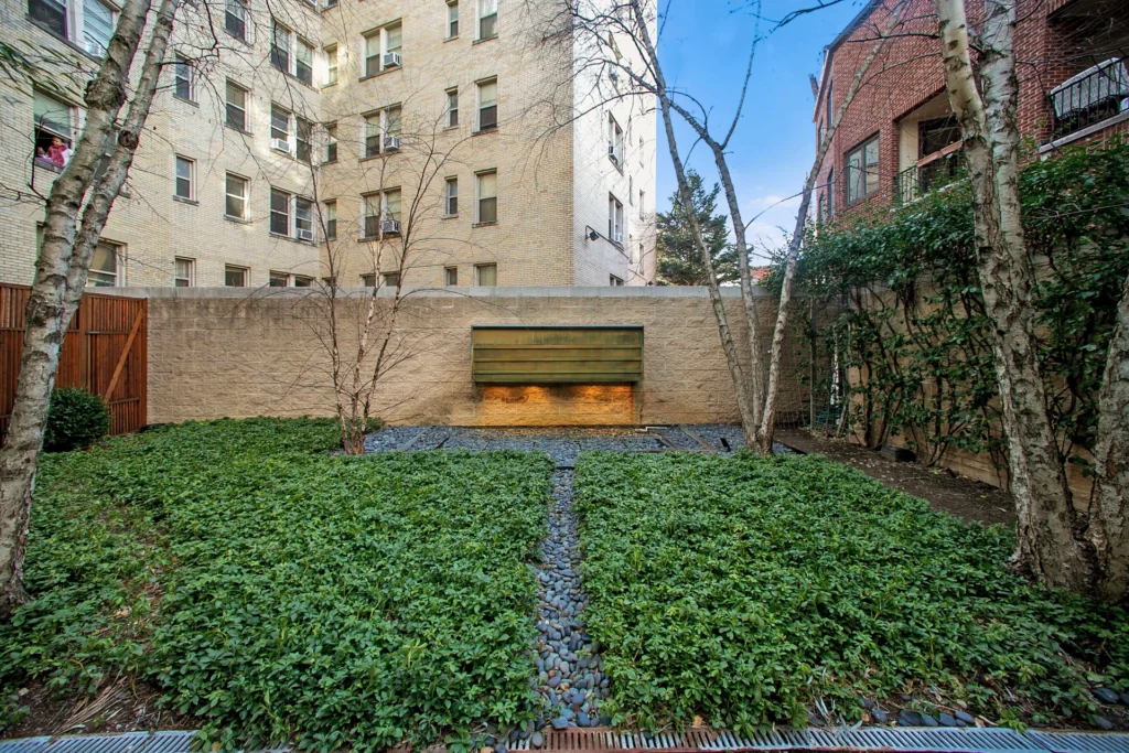 Solo Piazza Courtyard Fountain Wall – 1300 13th St NW, Washington DC