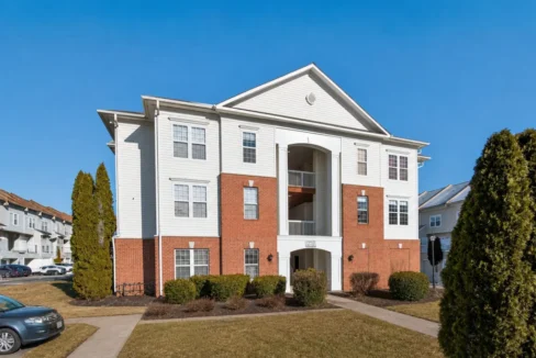 22725 Thimbleberry Sq #304