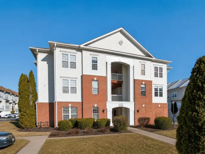 22725 Thimbleberry Sq #304