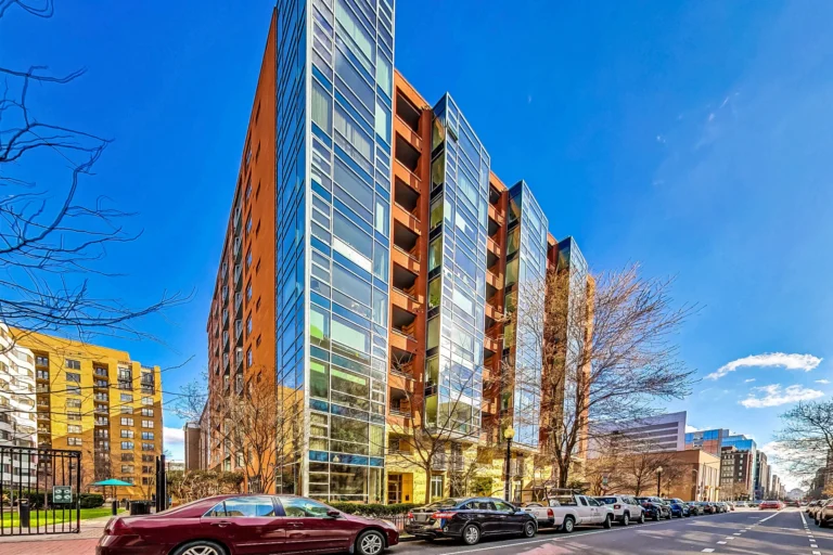 Quincy Court Corner View – 1117 10th St NW, Washington DC