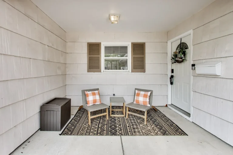 12006-maddox-ln-bowie-md-04-front-porch