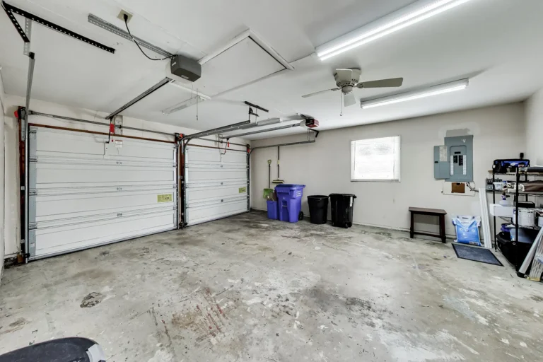 12006-maddox-ln-bowie-md-32-garage