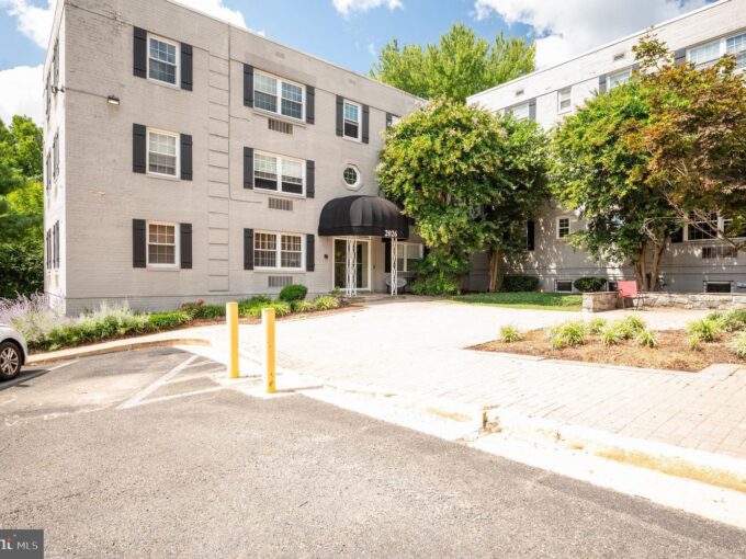 2026 N Vermont St #301