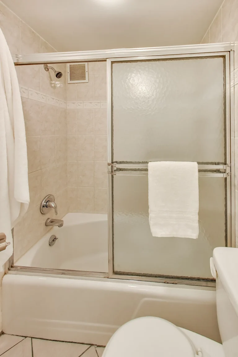 Hall Bathroom Tub Shower — 2501 Calvert St NW #103, Washington, DC