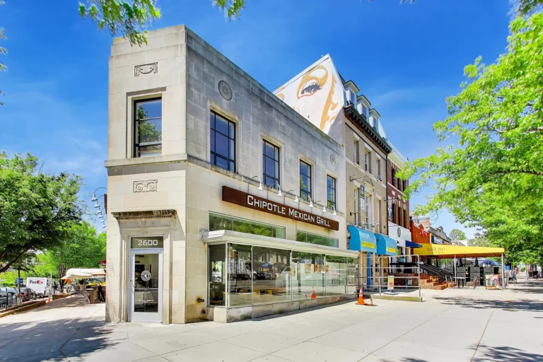 Connecticut Avenue Dining — near Shoreham North Condominium, 2501 Calvert St NW, Washington, DC