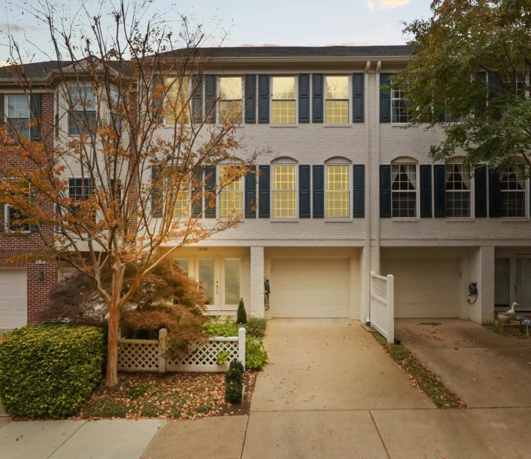 2729-pembsly-dr-vienna-va-01-front-exterior