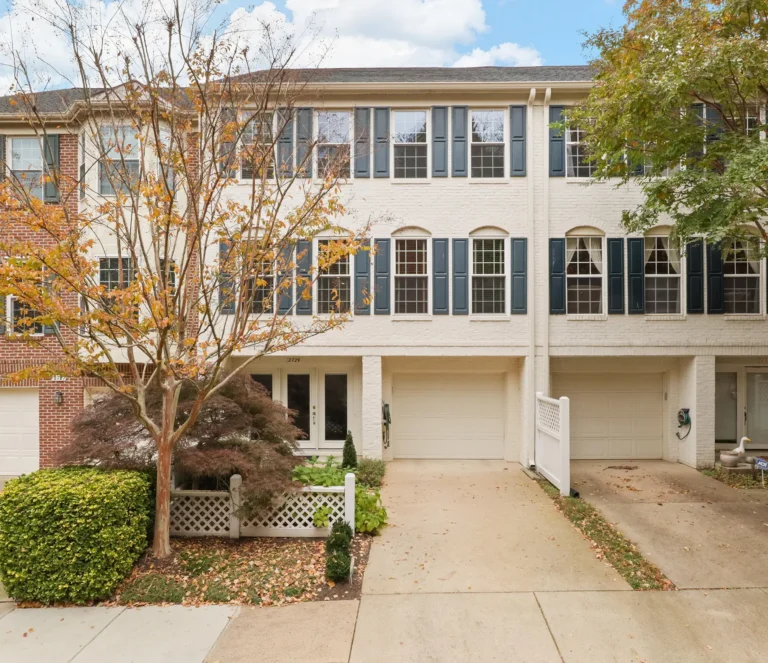 2729-pembsly-dr-vienna-va-03-front-exterior