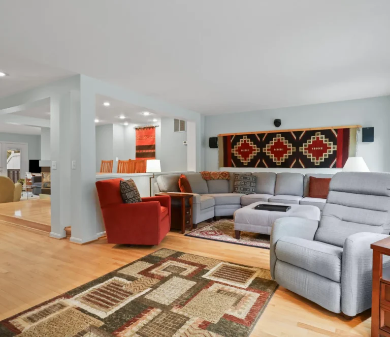2729-pembsly-dr-vienna-va-13-living-room