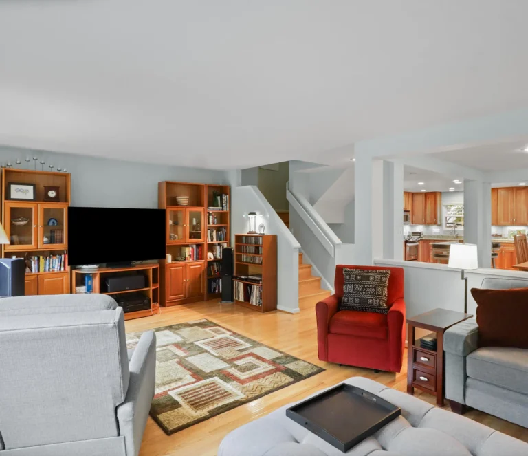 2729-pembsly-dr-vienna-va-14-living-room