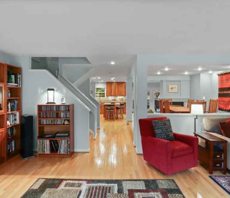 2729-pembsly-dr-vienna-va-15-living-room