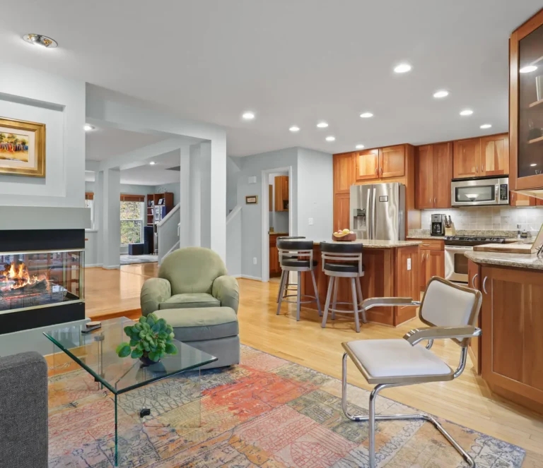 2729-pembsly-dr-vienna-va-19-sitting-room-kitchen