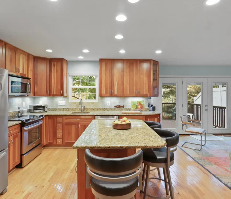 2729-pembsly-dr-vienna-va-22-kitchen