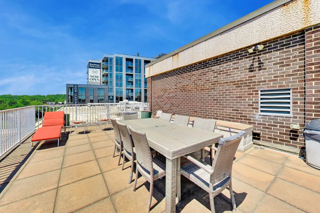 Shoreham North Roof Deck Dining – 2501 Calvert St NW, Washington DC
