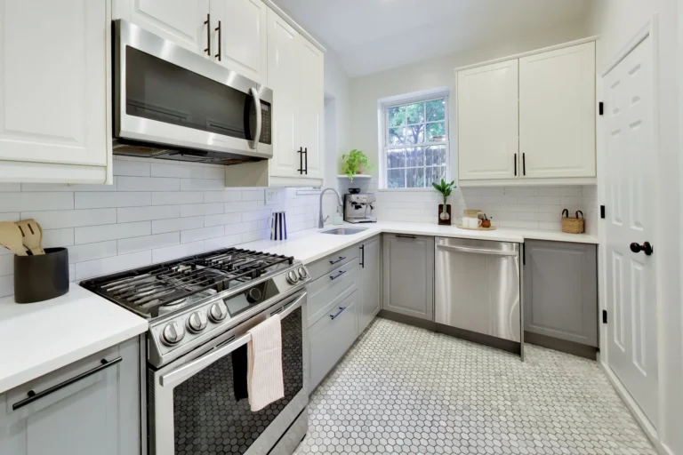 Kitchen Range – 4213 8th St NW, Washington DC